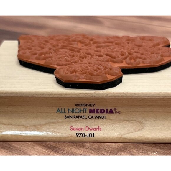 DISNEY ALL NIGHT MEDIA 970-J01 SEVEN DWARFS WOOD MOUNTED RUBBER STAMP SNOW WHITE - Picture 4 of 4